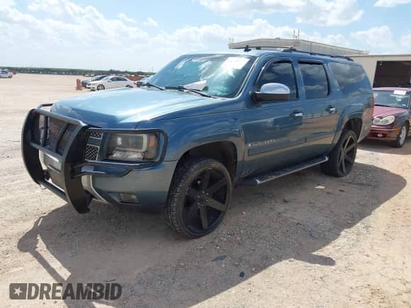 2008 Chevrolet Suburban 3LT z VIN 3GNFK16368G253088, wystawiony jako IAAI lot #42711992 z przebiegiem 284 112 mil mil oraz . Historia ofert i sprzedaży dostępna na DreamBid. Obrazek 2.