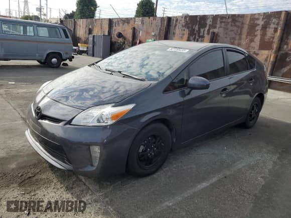 2015 Toyota Prius Four z VIN JTDKN3DU6F0463004, wystawiony jako Copart lot #82130435 z przebiegiem 230 880 mil mil oraz Szkoda całkowita • Salvage title. Historia ofert i sprzedaży dostępna na DreamBid. Obrazek 1.