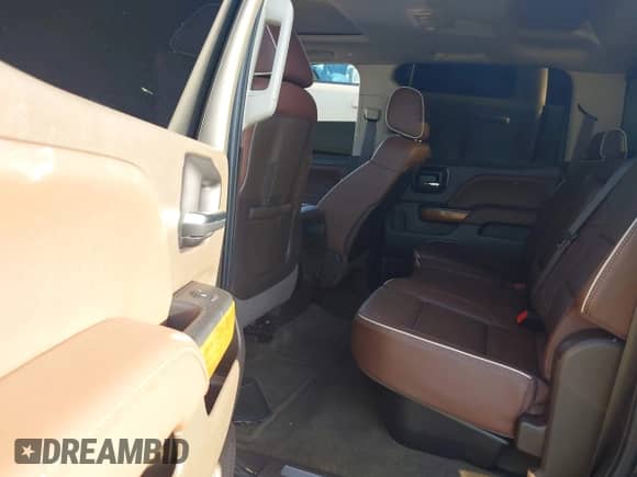 2014 Chevrolet Silverado 1500 High Country z VIN 3GCPCTEC2EG406164, wystawiony jako IAAI lot #42293653 z przebiegiem 44 351 mil mil oraz . Historia ofert i sprzedaży dostępna na DreamBid. Obrazek 8.