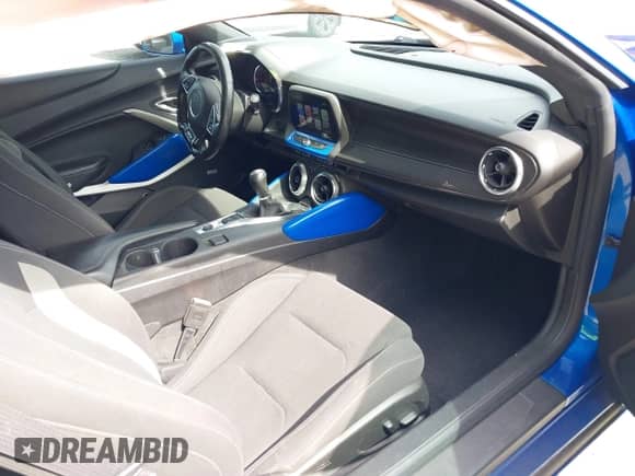 2017 Chevrolet Camaro 1LS z VIN 1G1FA1RX9H0169967, wystawiony jako IAAI lot #42938931 z przebiegiem 229 025 mil mil oraz . Historia ofert i sprzedaży dostępna na DreamBid. Obrazek 5.