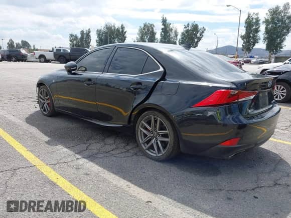 2019 Lexus IS 300 z VIN JTHBA1D26K5099628, wystawiony jako IAAI lot #43240422 z przebiegiem 76 730 mil mil oraz . Historia ofert i sprzedaży dostępna na DreamBid. Obrazek 3.