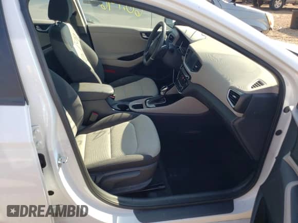 2019 Hyundai Ioniq Blue z VIN KMHC65LC6KU117149, wystawiony jako Copart lot #55518492 z przebiegiem 60 196 mil mil oraz . Historia ofert i sprzedaży dostępna na DreamBid. Obrazek 5.