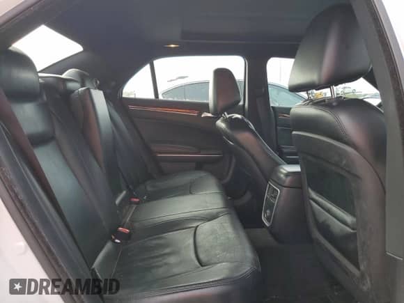 2012 Chrysler 300 Limited z VIN 2C3CCACG7CH279681, wystawiony jako Copart lot #83852145 z przebiegiem 105 752 mil mil oraz Szkoda całkowita • Salvage title. Historia ofert i sprzedaży dostępna na DreamBid. Obrazek 10.