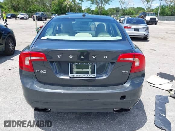 2016 Volvo S60 T5 Drive-E Premier z VIN YV126MFK9G2397028, wystawiony jako IAAI lot #42593825 z przebiegiem 67 080 mil mil oraz . Historia ofert i sprzedaży dostępna na DreamBid. Obrazek 17.