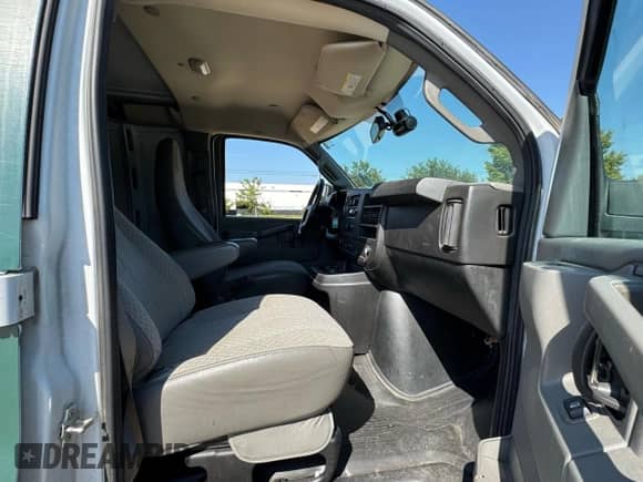 2019 Chevrolet Express Cargo с VIN 1GCWGAFG7K1326472, выставлен на аукционе Copart как лот 86546655 с пробегом 128 868 миль миль и Чистый • Clean title. История ставок и продаж доступна на DreamBid. Изображение 5.