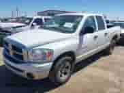 2007 Dodge 1500 SLT z VIN 1D7HA18P07J601734, wystawiony jako IAAI lot #43289250 z przebiegiem 206 348 mil mil oraz . Historia ofert i sprzedaży dostępna na DreamBid. Obrazek 2.