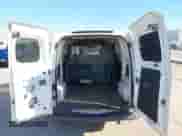 2015 Chevrolet City Express Cargo LT z VIN 3N63M0ZN4FK723476, wystawiony jako IAAI lot #41786705 z przebiegiem 133 998 mil mil oraz . Historia ofert i sprzedaży dostępna na DreamBid. Obrazek 18.