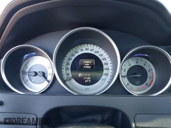 2014 Mercedes-Benz C 250 Sport z VIN WDDGF4HB2EG230394, wystawiony jako IAAI lot #43367403 z przebiegiem 97 860 mil mil oraz . Historia ofert i sprzedaży dostępna na DreamBid. Obrazek 7.