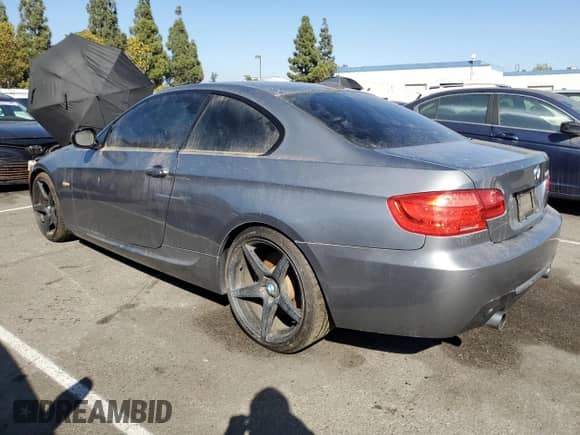 2012 BMW 3 Series 335i с VIN WBAKG7C50CE802685, выставлен на аукционе Copart как лот 85653955 с пробегом 149 925 миль миль и Чистый • Clean title. История ставок и продаж доступна на DreamBid. Изображение 2.