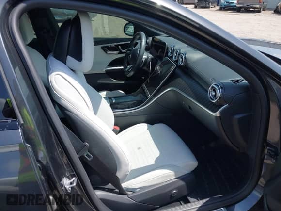 2023 Mercedes-Benz C 300 z VIN W1KAF4GB1PR095505, wystawiony jako IAAI lot #42676727 z przebiegiem 49 432 mil mil oraz . Historia ofert i sprzedaży dostępna na DreamBid. Obrazek 5.