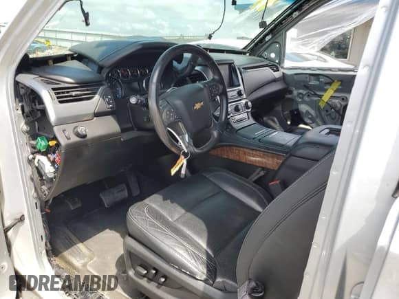 2017 Chevrolet Suburban Premier z VIN 1GNSCJKC4HR224769, wystawiony jako Copart lot #63976365 z przebiegiem 134 990 mil mil oraz Szkoda całkowita • Salvage title. Historia ofert i sprzedaży dostępna na DreamBid. Obrazek 8.