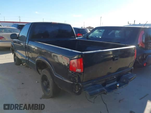 1996 Chevrolet S-10 z VIN 1GCCS144XTK138471, wystawiony jako IAAI lot #41225298 z przebiegiem 362 239 mil mil oraz . Historia ofert i sprzedaży dostępna na DreamBid. Obrazek 3.