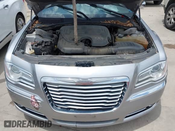 2013 Chrysler 300 C с VIN 2C3CCAEG2DH606373, выставлен на аукционе IAAI как лот 42533677 с пробегом 188 303 миль миль и . История ставок и продаж доступна на DreamBid. Изображение 10.