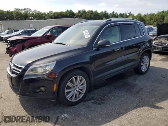 2011 Volkswagen Tiguan S с VIN WVGBV7AX8BW528458, выставлен на аукционе Copart как лот 64525925 с пробегом 147 488 миль миль и Списание • Salvage title. История ставок и продаж доступна на DreamBid. Изображение 1.