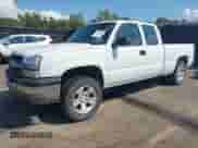 2005 Chevrolet Silverado 1500 LS z VIN 2GCEC19V951364379, wystawiony jako IAAI lot #43260409 z przebiegiem 160 813 mil mil oraz . Historia ofert i sprzedaży dostępna na DreamBid. Obrazek 18.