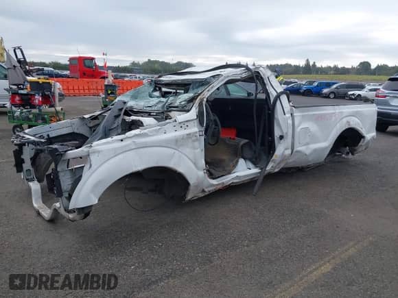 2016 Ford F-250 XL z VIN 1FTBF2A68GED00498, wystawiony jako IAAI lot #40550532 z przebiegiem Nie podano mil oraz . Historia ofert i sprzedaży dostępna na DreamBid. Obrazek 2.