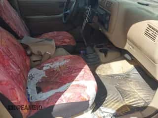 1997 Chevrolet S-10 LS с VIN 1GCCS1440VK193210, выставлен на аукционе IAAI как лот 43243092 с пробегом 222 173 миль миль и . История ставок и продаж доступна на DreamBid. Изображение 5.