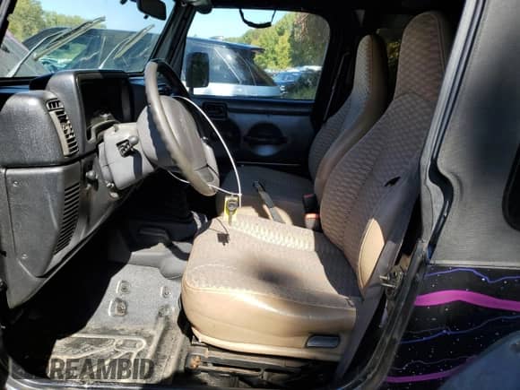 2000 Jeep Wrangler SE with VIN 1J4FA29P8YP784721, listed as a Copart auction lot 82079075 with 157,084 mi miles and Clean title. Bid and sale history available at DreamBid. Image 7.