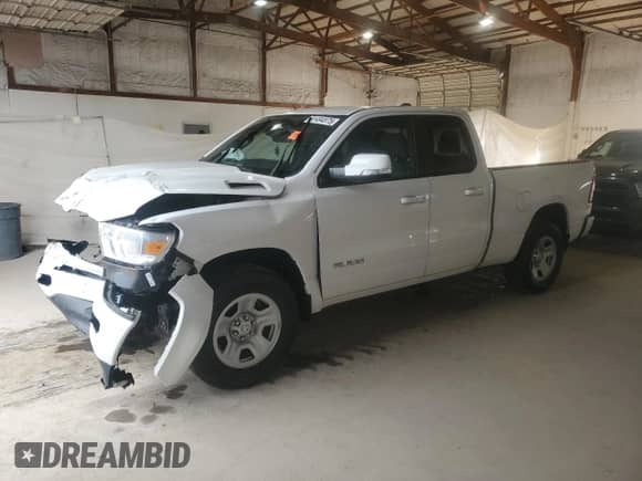 2021 Ram 1500 Big Horn z VIN 1C6SRFBT2MN730260, wystawiony jako Copart lot #81494875 z przebiegiem 53 012 mil mil oraz Czysty tytuł • Clean title. Historia ofert i sprzedaży dostępna na DreamBid. Obrazek 1.