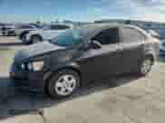 2014 Chevrolet Sonic LS z VIN 1G1JA5SG8E4196738, wystawiony jako Copart lot #67576335 z przebiegiem 95 169 mil mil oraz Czysty tytuł • Clean title. Historia ofert i sprzedaży dostępna na DreamBid. Obrazek 1.