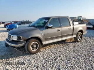 2002 Ford F-150 XLT с VIN 1FTRW07L12KC05808, выставлен на аукционе Copart как лот 80760845 с пробегом 258 794 миль миль и Списание • Salvage title. История ставок и продаж доступна на DreamBid. Изображение 1.