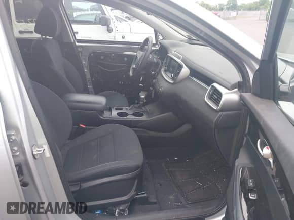 2020 Kia Sorento LX with VIN 5XYPG4A33LG680825, listed as a IAAI auction lot 42357206 with 88,359 mi miles and . Bid and sale history available at DreamBid. Image 5.