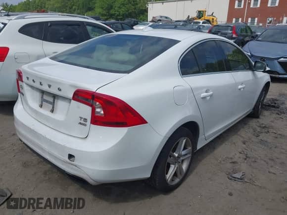 2015 Volvo S60 T5 Premier с VIN YV1612TB8F1317893, выставлен на аукционе IAAI как лот 42310908 с пробегом 150 924 миль миль и . История ставок и продаж доступна на DreamBid. Изображение 4.
