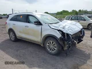 2018 Kia Sorento LX z VIN 5XYPGDA50JG405217, wystawiony jako IAAI lot #42279919 z przebiegiem 81 081 mil mil oraz . Historia ofert i sprzedaży dostępna na DreamBid. Obrazek 1.