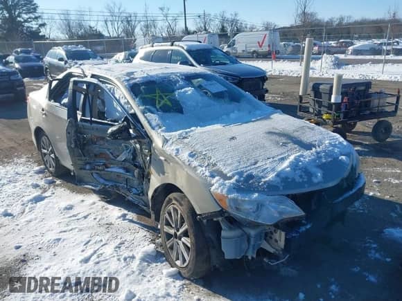 2014 Toyota Camry SE with VIN 4T1BK1FK6EU026342, listed as a IAAI auction lot 41246628 with 142,586 mi miles and . Bid and sale history available at DreamBid. Image 1.