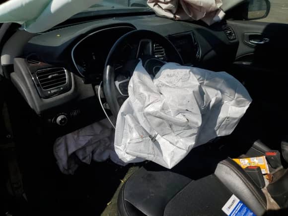 2020 Jeep Compass Limited with VIN 3C4NJDCB9LT216203, listed as a Copart auction lot 80500965 with 32,867 mi miles and Salvage title. Bid and sale history available at DreamBid. Image 8.