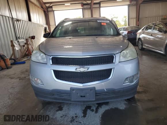 2010 Chevrolet Traverse LS z VIN 1GNLVEED6AJ236050, wystawiony jako Copart lot #67088695 z przebiegiem Nie podano mil oraz Szkoda całkowita • Salvage title. Historia ofert i sprzedaży dostępna na DreamBid. Obrazek 5.