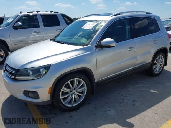 2012 Volkswagen Tiguan S с VIN WVGBV7AX3CW597270, выставлен на аукционе IAAI как лот 43317260 с пробегом 170 500 миль миль и . История ставок и продаж доступна на DreamBid. Изображение 2.