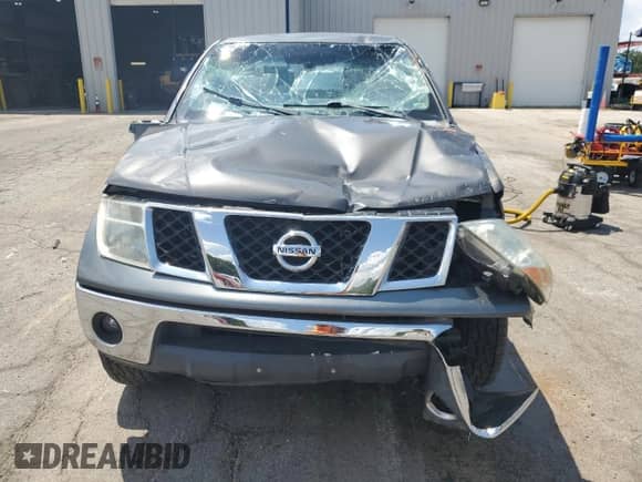 2008 Nissan Frontier SE z VIN 1N6AD09W98C403191, wystawiony jako Copart lot #65935695 z przebiegiem 121 337 mil mil oraz Szkoda całkowita • Salvage title. Historia ofert i sprzedaży dostępna na DreamBid. Obrazek 5.