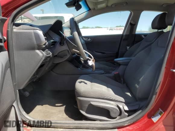 2020 Hyundai Ioniq Blue с VIN KMHC65LC8LU239335, выставлен на аукционе Copart как лот 52768424 с пробегом 75 048 миль миль и Списание • Salvage title. История ставок и продаж доступна на DreamBid. Изображение 7.