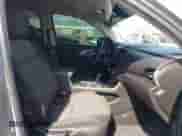 2019 Chevrolet Traverse LS z VIN 1GNERFKW7KJ186981, wystawiony jako IAAI lot #43303144 z przebiegiem 130 898 mil mil oraz . Historia ofert i sprzedaży dostępna na DreamBid. Obrazek 5.