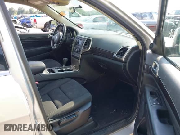 2011 Jeep Grand Cherokee Laredo z VIN 1J4RR4GG4BC586012, wystawiony jako IAAI lot #42973094 z przebiegiem 177 559 mil mil oraz . Historia ofert i sprzedaży dostępna na DreamBid. Obrazek 5.