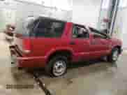 1998 Chevrolet Blazer z VIN 1GNDT13W6WK110683, wystawiony jako Copart lot #61535705 z przebiegiem Nie podano mil oraz Szkoda całkowita • Salvage title. Historia ofert i sprzedaży dostępna na DreamBid. Obrazek 3.