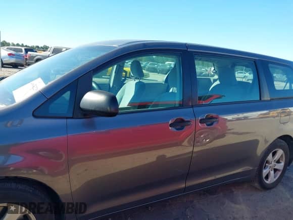 2016 Toyota Sienna L с VIN 5TDZK3DCXGS700316, выставлен на аукционе IAAI как лот 40643229 с пробегом 125 304 миль миль и . История ставок и продаж доступна на DreamBid. Изображение 14.