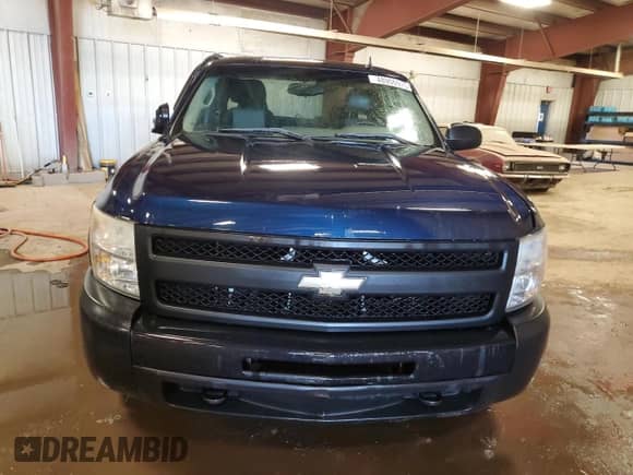 2009 Chevrolet Silverado 1500 LS z VIN 1GCEK19C19Z164594, wystawiony jako Copart lot #48906975 z przebiegiem Nie podano mil oraz Czysty tytuł • Clean title. Historia ofert i sprzedaży dostępna na DreamBid. Obrazek 5.