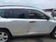 2008 Jeep Compass Sport с VIN 1J8FT47088D714888, выставлен на аукционе IAAI как лот 42763731 с пробегом 70 206 миль миль и . История ставок и продаж доступна на DreamBid. Изображение 13.