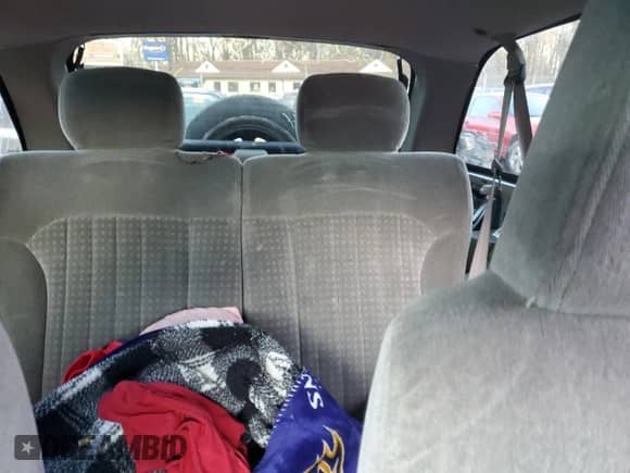 2001 Chevrolet Blazer LS z VIN 1GNCT18W91K121058, wystawiony jako Copart lot #42345925 z przebiegiem Nie podano mil oraz Szkoda całkowita • Salvage title. Historia ofert i sprzedaży dostępna na DreamBid. Obrazek 10.