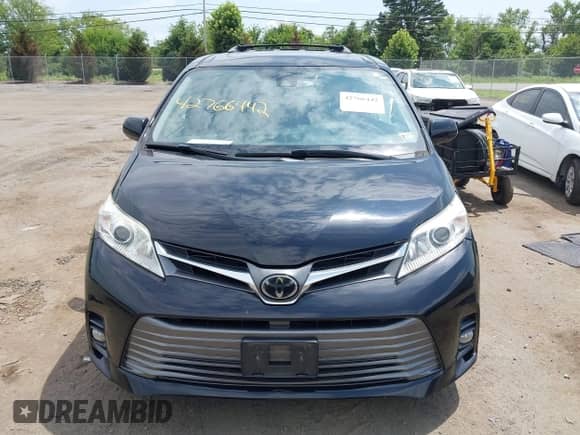 2018 Toyota Sienna XLE Auto Access Seat with VIN 5TDYZ3DC5JS941053, listed as a IAAI auction lot 42766442 with 82,409 mi miles and . Bid and sale history available at DreamBid. Image 12.