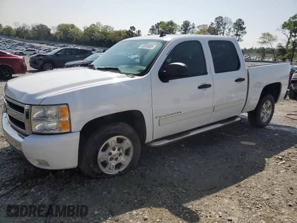 2008 Chevrolet Silverado 1500 1LT z VIN 2GCEC13J281334151, wystawiony jako Copart lot #59548085 z przebiegiem 128 333 mil mil oraz Szkoda całkowita • Salvage title. Historia ofert i sprzedaży dostępna na DreamBid. Obrazek 1.