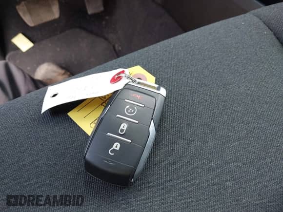 2025 Ram 1500 Big Horn z VIN 1C6RRFFG1SN509435, wystawiony jako IAAI lot #42658494 z przebiegiem 8 021 mil mil oraz . Historia ofert i sprzedaży dostępna na DreamBid. Obrazek 11.