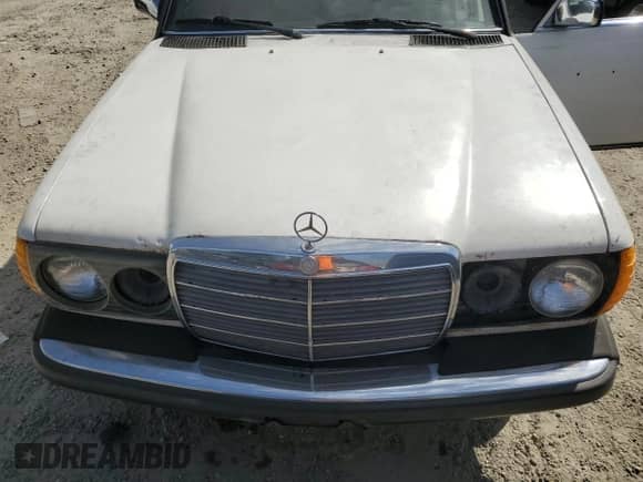 1985 Mercedes-Benz 300 с VIN WDBAB33C5FA264693, выставлен на аукционе Copart как лот 47318655 с пробегом 241 531 миль миль и Чистый • Clean title. История ставок и продаж доступна на DreamBid. Изображение 11.