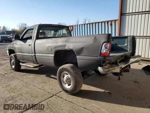 2001 Dodge 2500 с VIN 3B7KF26Z01M515815, выставлен на аукционе Copart как лот 77074894 с пробегом 148 782 миль миль и Списание • Salvage title. История ставок и продаж доступна на DreamBid. Изображение 2.