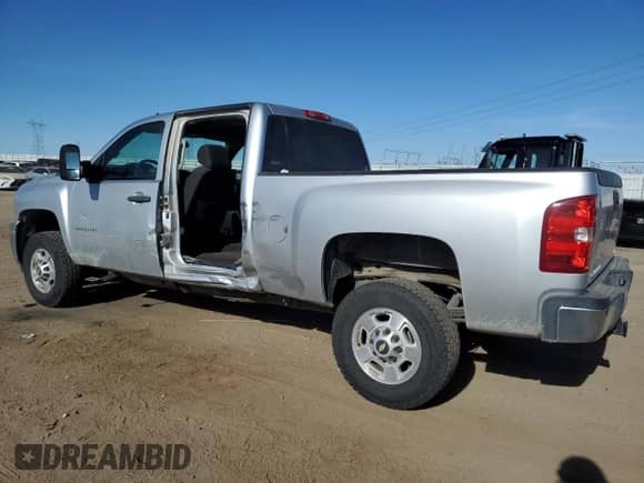 2014 Chevrolet Silverado 2500HD LT z VIN 1GC1CXCG5EF101004, wystawiony jako Copart lot #85304134 z przebiegiem 136 107 mil mil oraz Szkoda całkowita • Salvage title. Historia ofert i sprzedaży dostępna na DreamBid. Obrazek 2.