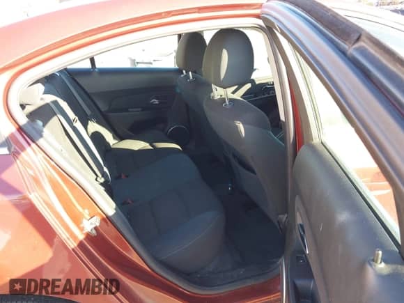 2012 Chevrolet Cruze 1LT z VIN 1G1PF5SC1C7204781, wystawiony jako IAAI lot #43514559 z przebiegiem 95 814 mil mil oraz . Historia ofert i sprzedaży dostępna na DreamBid. Obrazek 8.