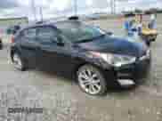 2013 Hyundai Veloster w/Black Int z VIN KMHTC6AD7DU138072, wystawiony jako Copart lot #90821765 z przebiegiem 123 633 mil mil oraz Czysty tytuł • Clean title. Historia ofert i sprzedaży dostępna na DreamBid. Obrazek 4.