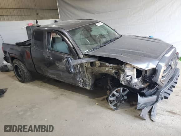 2018 Toyota Tacoma SR с VIN 5TFSX5EN6JX063313, выставлен на аукционе Copart как лот 63199185 с пробегом 112 559 миль миль и Списание • Salvage title. История ставок и продаж доступна на DreamBid. Изображение 4.